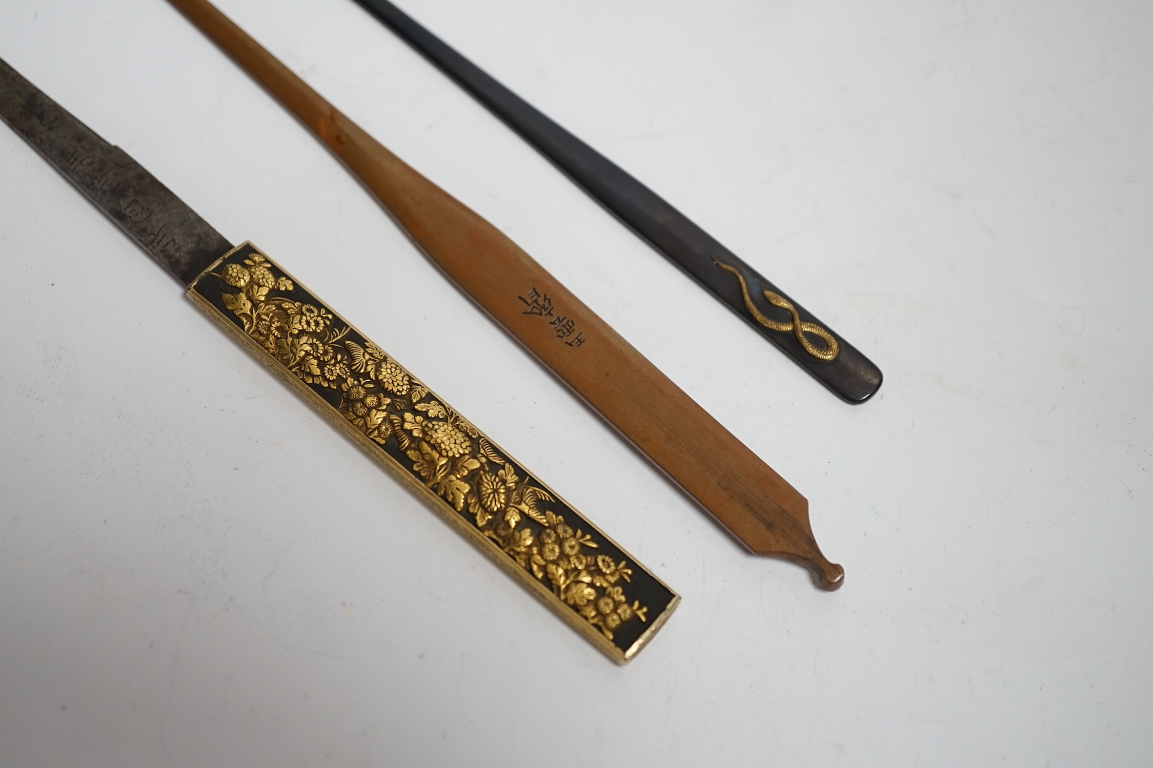 A Japanese kozuka knife with gold overlaid bronze handle, and two Samurai bronze hairpins